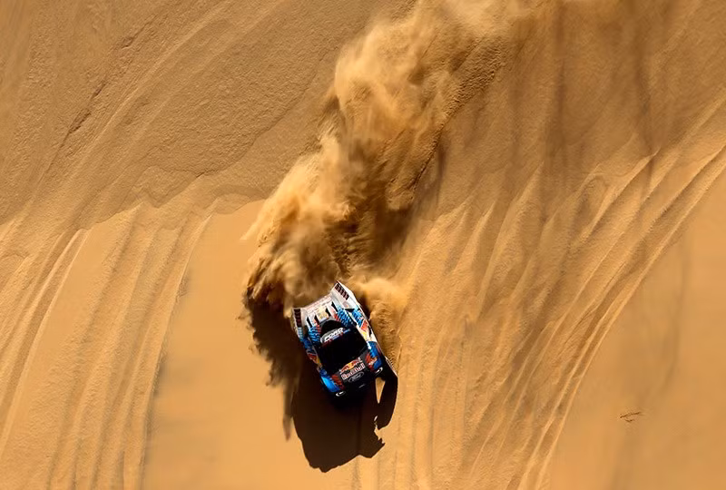 Mitchell Guthrie và Kellon Walch của Ford M-Sport đang hoạt động trong Chặng 2 của Giải đua xe Dakar Rally, Ảnh: REUTERS/Maxim Shemetov chum-anh-giai-dua-xe-dakar-rally-2025-013.jpg