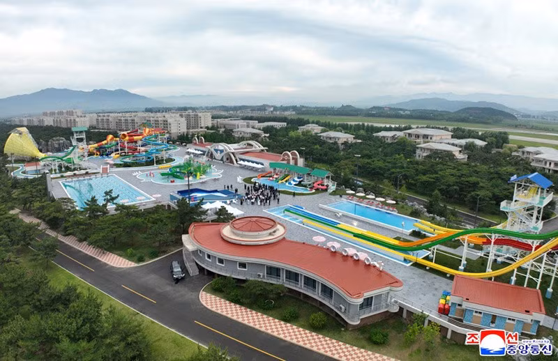 chum-anh-trieu-tien-khanh-thanh-khu-du-lich-bien-wonsan-kalma-010.jpg