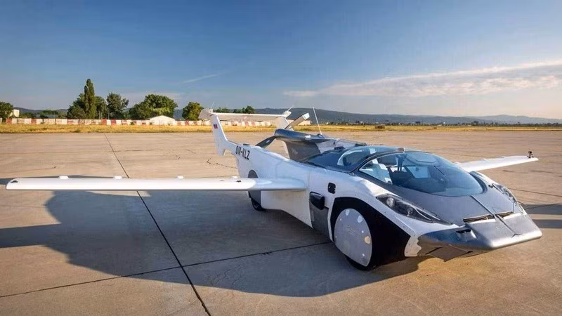 Phiên bản AirCar đầu tiên đã bay hơn 170 giờ, với 500 lần cất và hạ cánh thành công. o-to-bay-gia-trieu-usd-mon-do-choi-moi-cho-gioi-sieu-giau-6.jpg