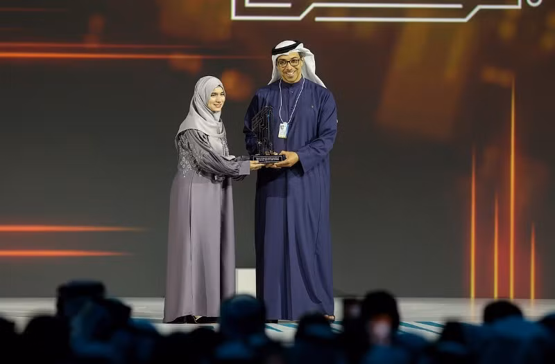 Sheikh Mansour bin Zayed Al Nahyan, Phó Tổng thống, Phó Thủ tướng Sheikh Mansour bin Zayed Al Nahyan trao giải vàng Chính phủ điện tử tốt nhất toàn cầu cho Đại học Exoheal Constructor, Đức tại WGS 2025. chum-anh-hoi-nghi-thuong-dinh-chinh-phu-the-gioi-tai-dubai-4.jpg