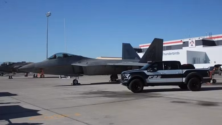F119 – F-22 Raptor. Mỗi động cơ F119-PW-100 tạo lực đẩy 15.900 kg, tổng cộng 31.800 kg cho F-22. Máy bay có khả năng siêu hành trình (supercruise) và điều khiển vector lực đẩy ±20°, giúp đạt tốc độ siêu âm nhanh chóng. nhung-tiem-kich-so-huu-dong-co-manh-nhat-the-gioi-2.jpg
