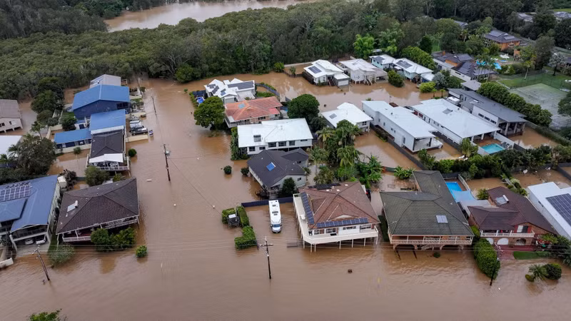 Hơn 100 trường học phải đóng cửa và hàng nghìn ngôi nhà mất điện. ngap-lut-o-australia-2.jpg