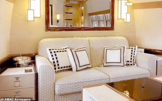 Sau khi bàn giao cho Bộ Quốc phòng Mỹ, L3Harris – nhà thầu quốc phòng lớn thứ 6 nước Mỹ – sẽ thực hiện cải hoán an ninh và hệ thống liên lạc để biến nó thành trung tâm chỉ huy bay trong tình huống khẩn cấp. ben-trong-cung-dien-bay-400-trieu-usd-qatar-tang-ong-trump-7.jpg