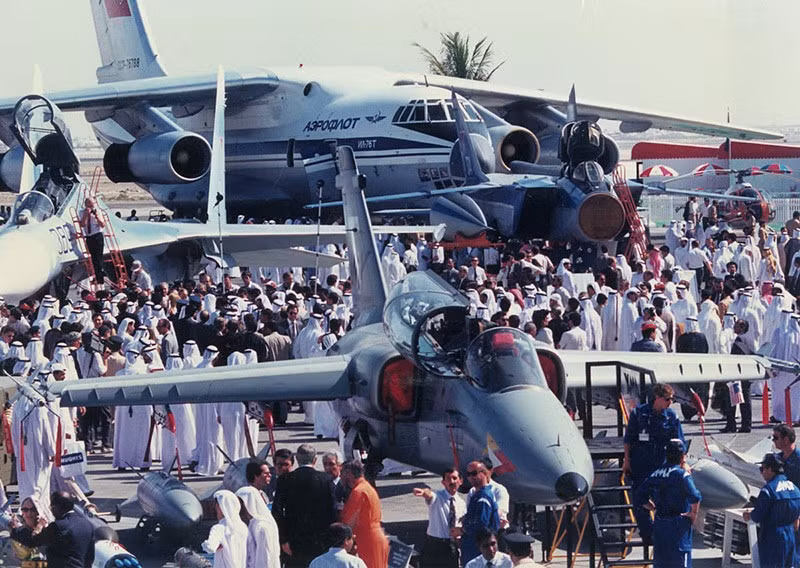 1991 — Sự kiện tăng trưởng nhanh chóng, quy mô gấp ba lần so với triển lãm đầu tiên năm 1989. chum-anh-dubai-airshow-1989-2025-04.jpg