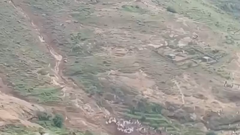 Thảm kịch xảy ra cuối tuần qua tại làng Tarasin, ở dãy núi Marrah thuộc Trung Darfur, sau nhiều ngày mưa lớn. sat-lo-san-phang-mot-lang-o-darfur-7.jpg