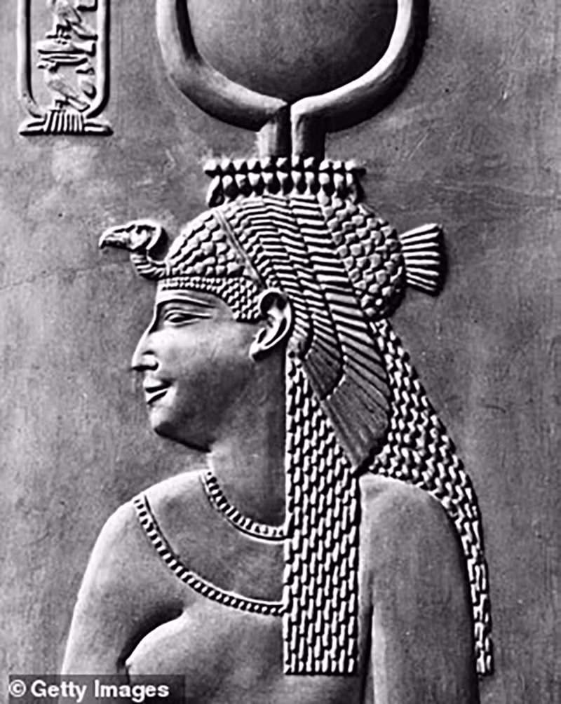 chum-anh-phat-hien-tan-tich-dan-den-ngoi-mo-cleopatra-04.jpg