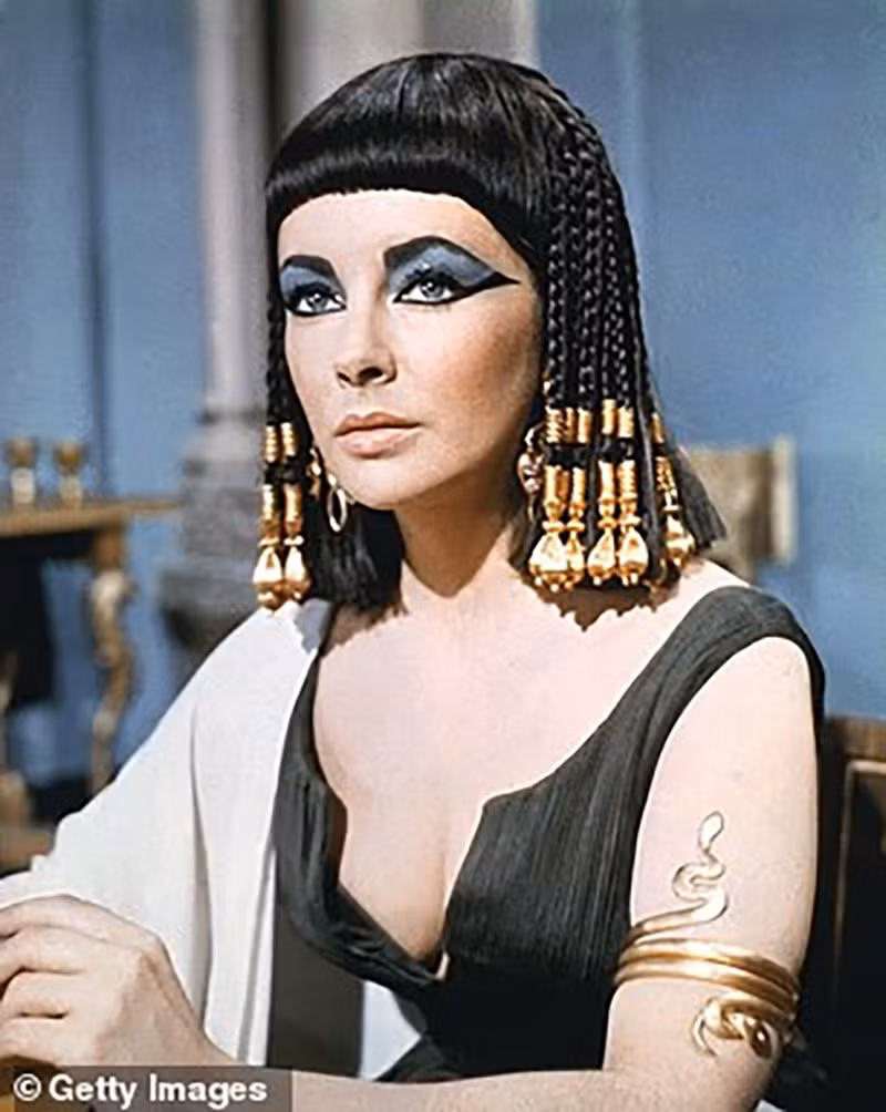 chum-anh-phat-hien-tan-tich-dan-den-ngoi-mo-cleopatra-03.jpg