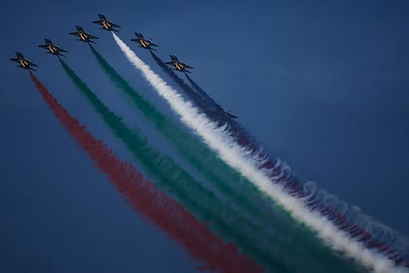 chum-anh-dubai-air-show-1105-01.jpg