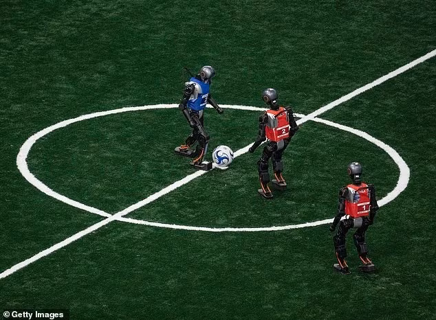 giai-dau-robot-lon-nhat-hanh-tinh-cuoi-ra-nuoc-mat-voi-loat-su-co-bat-ngo-6.jpg