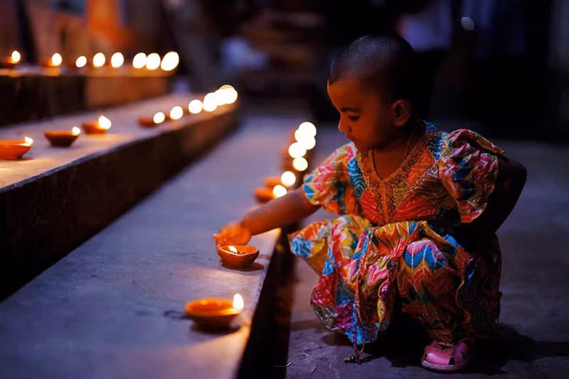 chum-anh-le-hoi-anh-sang-diwali-05-03.jpg