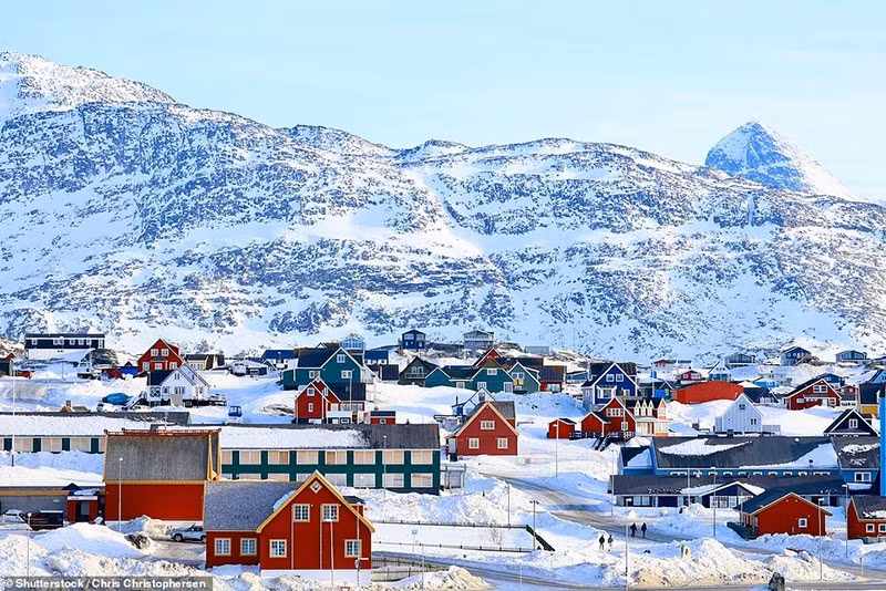 chum-anh-dan-mach-trieu-phai-vien-hoa-ky-ve-tiep-quan-greenland-04.jpg