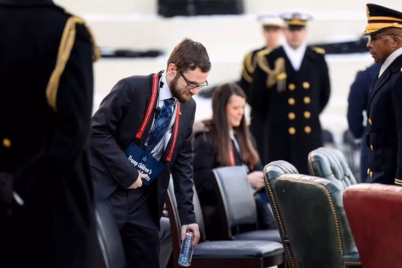 Một diễn viên đóng thế đang tham gia vào buổi diễn tập. Ảnh: Evelyn Hockstein/Reuters. dien-tap-cho-le-nham-chuc-tong-thong-my-donald-trump-06.jpg