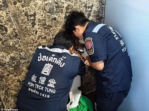 Mới đây, tại Bangkok (Thái Lan), một bé gái sơ sinh đã được phát hiện còn sống trong tình trạng bị bỏ rơi, nhét trong bồn chứa nước của nhà vệ sinh tại một tòa nhà văn phòng. be-so-sinh-song-sot-ky-dieu-trong-bon-nuoc-nha-ve-sinh-o-bangkok-5.jpg