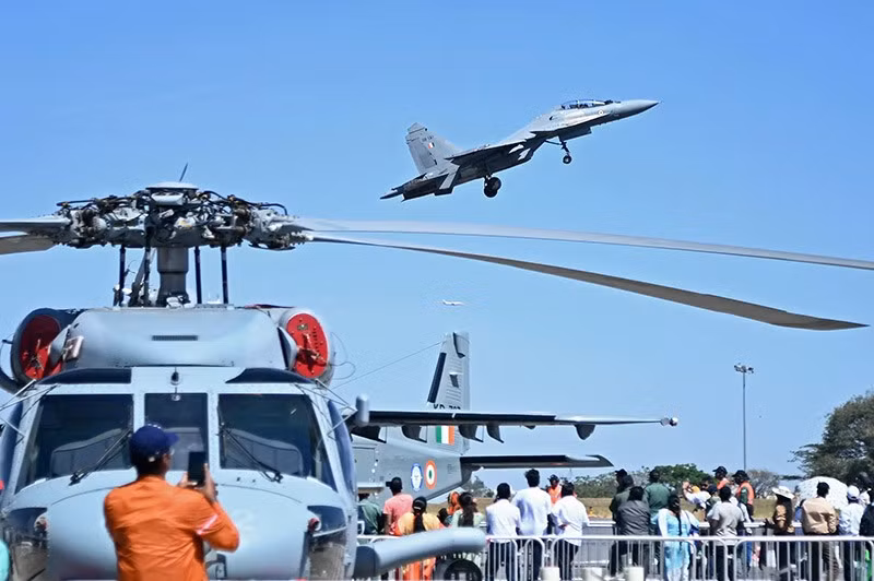 chum-anh-trien-lam-hang-khong-aero-india-2025-026.jpg