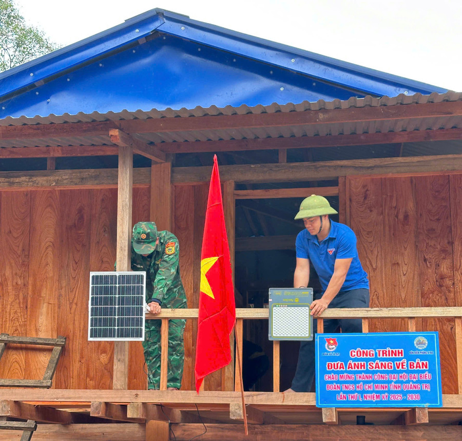 Chương trình “Thứ bảy về bản” mang ánh sáng đến người dân vùng biên giới.