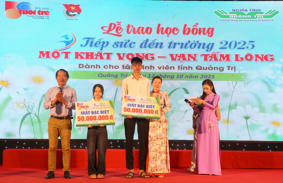 Hai suất học bổng đặc biệt trị giá 50 triệu đồng dành cho sinh viên khó khăn nhất. hoc-bong-3.jpg