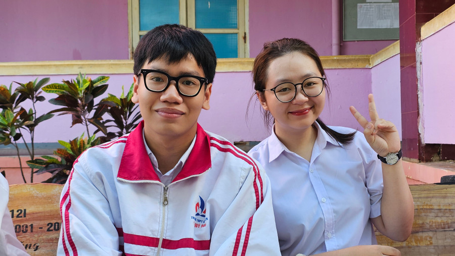 Đôi bạn Võ Nguyên Khoa và Nguyễn Ngọc Ánh Dương tự tin bước vào kỳ thi. 1000013371.jpg