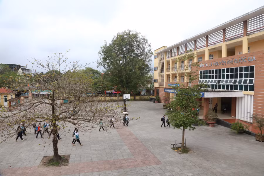 Cơ sở vật chất Trường TH&THCS Bùi Dục Tài được đầu tư xây dựng khang trang, đồng bộ.