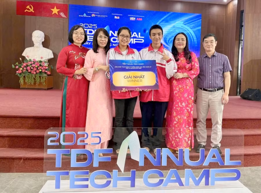 Dự án EchoMind (Trường THPT chuyên Lê Quý Đôn) đạt giải Nhất sân chơi AI Hackathon.