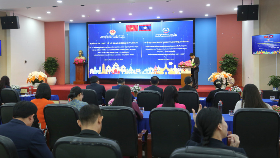 Hội thảo chia sẻ kinh nghiệm dành cho đoàn học viên tập huấn tự đánh giá trường tiểu học.