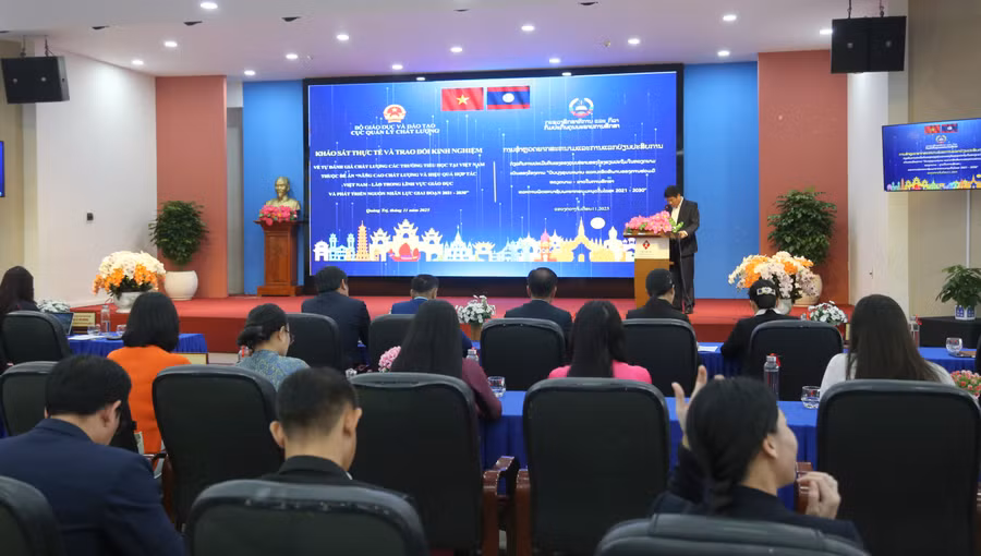 Hội thảo chia sẻ kinh nghiệm dành cho đoàn học viên tập huấn tự đánh giá trường tiểu học.