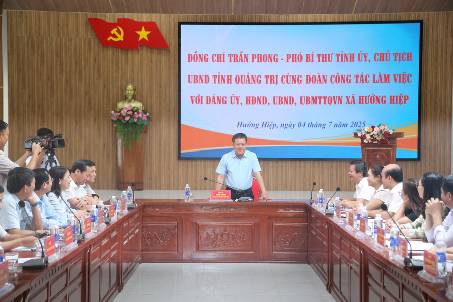 Ông Trần Phong, Chủ tịch UBND tỉnh làm việc với Đảng ủy xã Hướng Hiệp. xa-huong-hiep.jpg