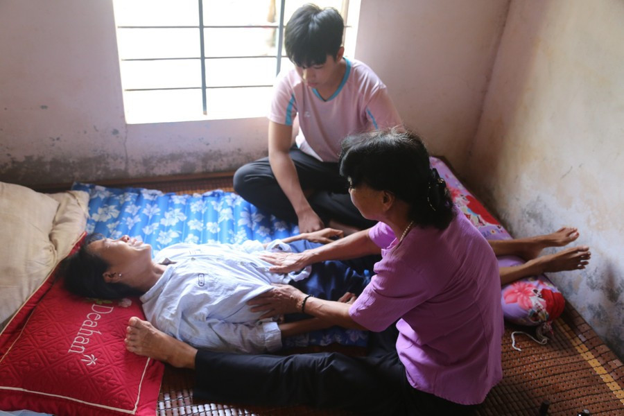 Căn bệnh tiểu đường, thoái hoá đa khớp cấp khiến chị Minh gánh chịu nhiều đau đớn. image-1.jpg