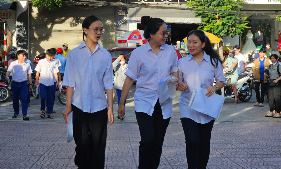 Thí sinh Quảng Trị tham dự kỳ thi đến sớm. 1000013393.jpg