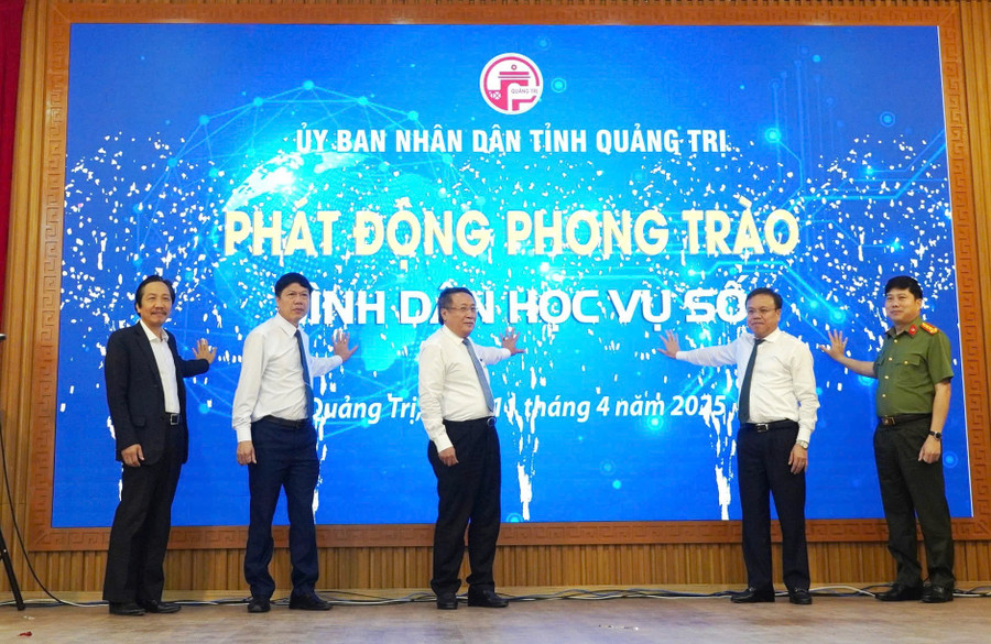 Lãnh đạo tỉnh Quảng Trị phát động phong trào "Bình dân học vụ số".