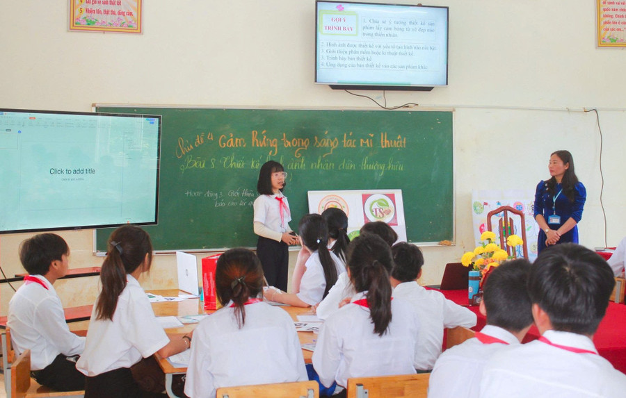 Selama bertahun-tahun, sekolah-sekolah di daerah pegunungan telah berupaya mengatasi kesulitan dan meningkatkan kualitas. xay-truong-noi-tru-7.jpg