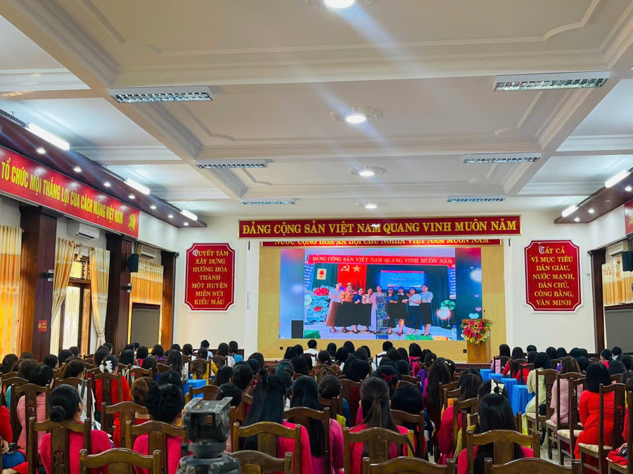 Lớp bồi dưỡng kỹ năng về công tác quản lý và chuyên môn cho giáo viên.