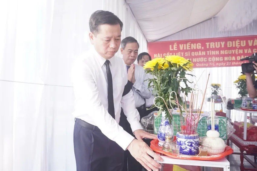 Lãnh đạo tỉnh Quảng Trị bày tỏ lòng biết ơn, tri ân các liệt sĩ. hai-cot-liet-si-1.jpg