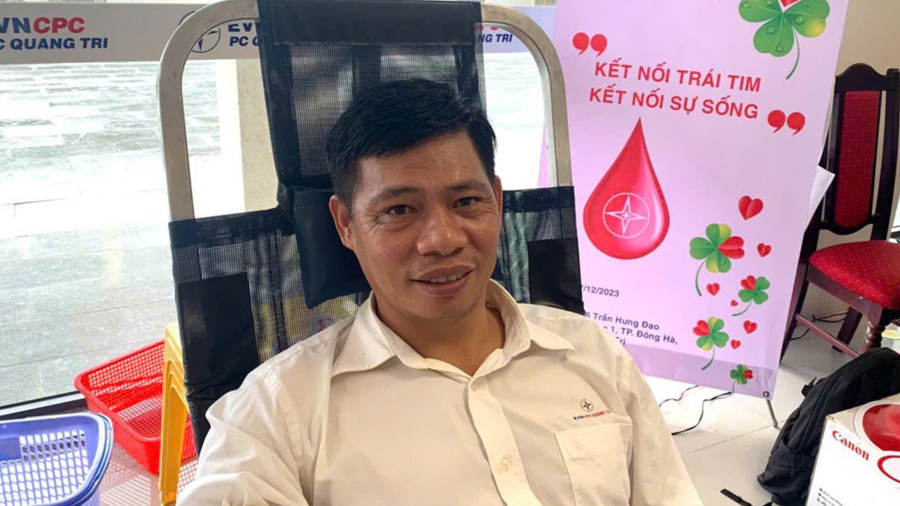 Anh Phan Hữu Hiện - người có lần thứ 14 tham gia hiến máu. thuy-dien-hien-mau-1.jpg