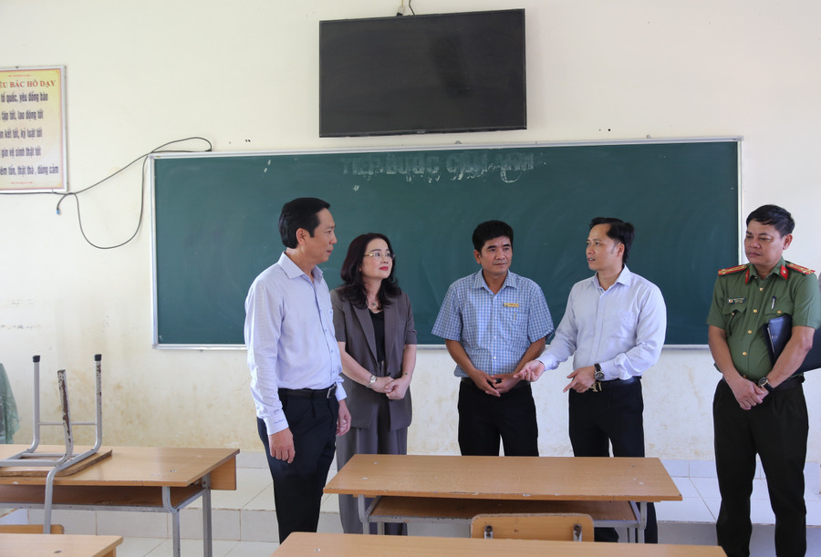 Ban Chỉ đạo Kỳ thi tốt nghiệp THPT năm 2025 tỉnh Quảng Trị kiểm tra các điểm thi trên địa bàn huyện Gio Linh. img-4989.jpg