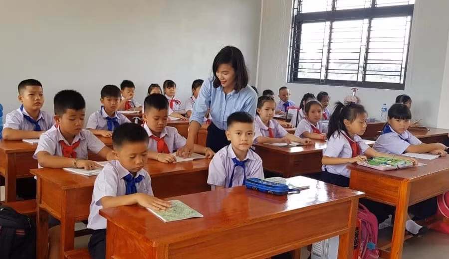 Nhiều giáo viên Quảng Trị đã hoàn thành nhiệm vụ giảng dạy ở Lào.