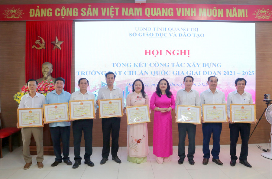 UBND tỉnh tặng Bằng khen cho các cá nhân. truong-chuan-quoc-gia-6.jpg