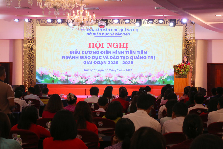 Hội nghị biểu dương điển hình tiên tiến ngành GD&ĐT, giai đoạn 2020-2025. dien-hinh-giao-duc-5.jpg
