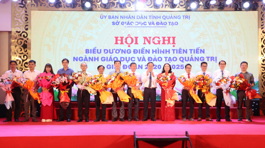 Ngành Giáo dục Quảng Trị tôn vinh, biểu dương điển hình tiên tiến