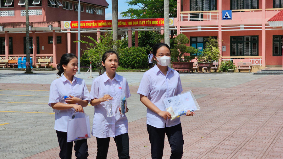 Nhiều thí sinh đánh giá, đề thi Văn thú vị và có tính thời sự. 1000013442.jpg