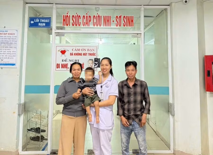 Cháu bé được xuất viện sau hơn 1 tuần điều trị tại bệnh viện đa khoa tỉnh.