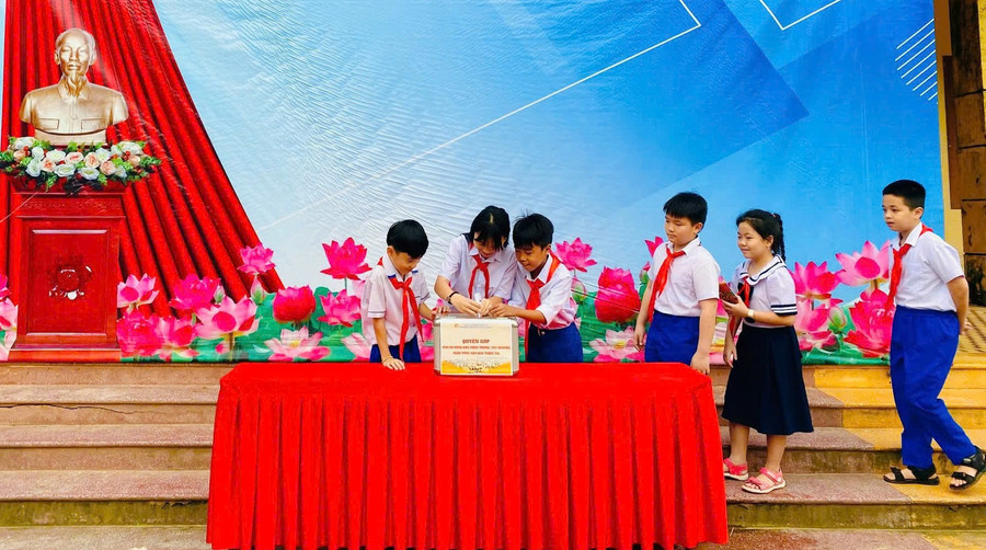 Học sinh Quảng Trị chung tay ủng hộ đồng bào và học sinh vùng lũ.