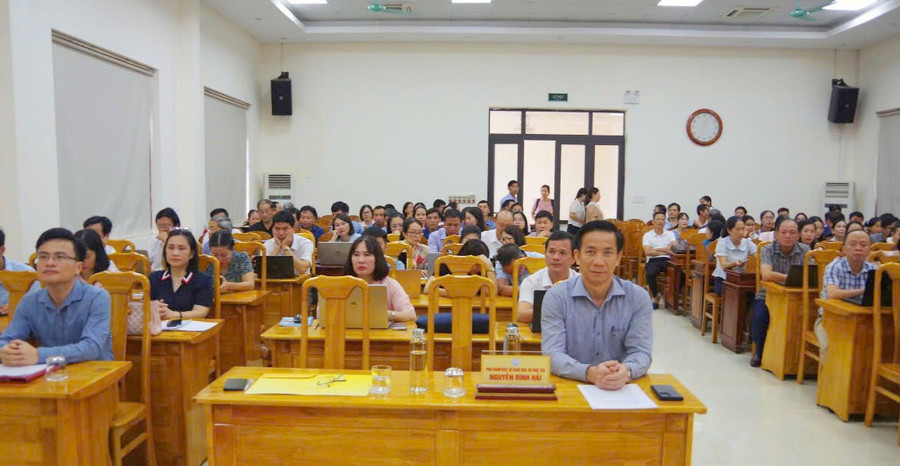 Hơn 250 cán bộ, viên chức quản trị công nghệ thông tin, nhân viên trường học tham gia tập huấn. tap-huan-giao-duc-3.jpg
