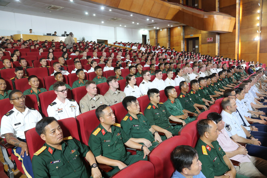 Lực lượng vũ trang của Quảng Trị và Hoa Kỳ tham dự khai mạc. hoa-ky-3.jpg