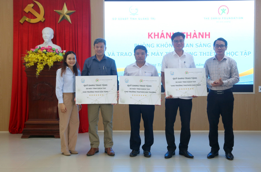 Trao tặng 90 máy tính cho học sinh các trường. 5.jpg
