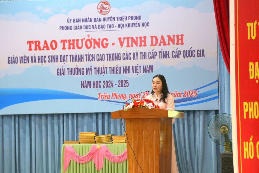 vinh-danh-hoc-sinh-3.jpg