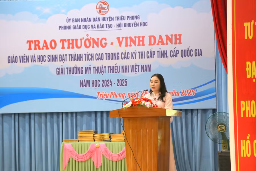 vinh-danh-hoc-sinh-3.jpg