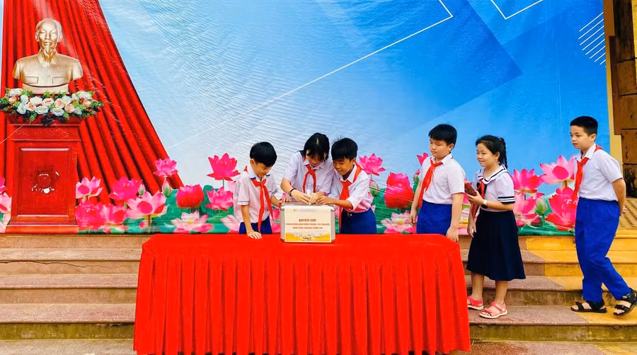 Học sinh Quảng Trị chung tay ủng hộ đồng bào và học sinh vùng lũ.