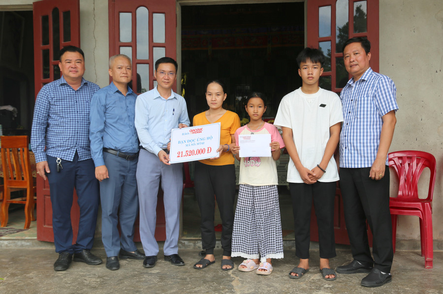 Món quà của bạn đọc gửi tặng 2 học sinh mồ côi cha. nhan-ai-4.jpg