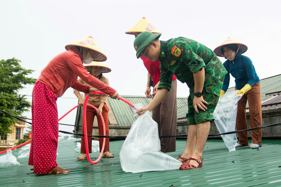 truong-hoc-chong-bao-1.jpg