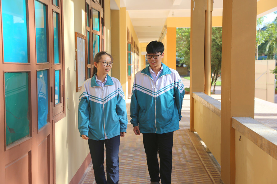 Hai em đều chung niềm đam mê với môn Hóa học. thi-sinh-thu-khoa-4.jpg